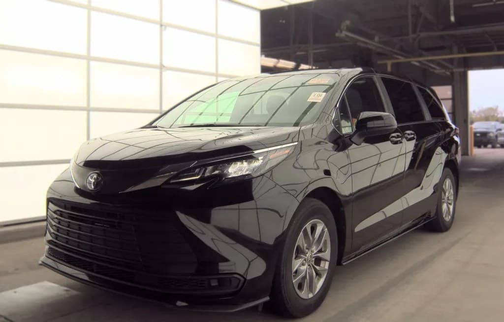 2025 TOYOTA SIENNA LE 8-PASSENGER 120.5" WB