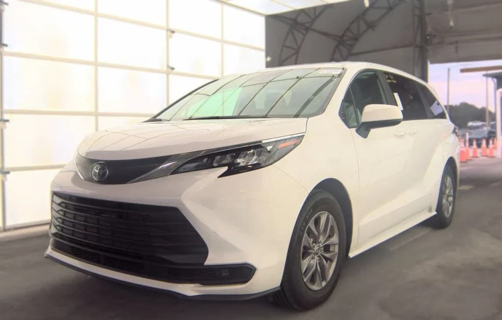 2025 TOYOTA SIENNA LE 8-PASSENGER 120.5" WB