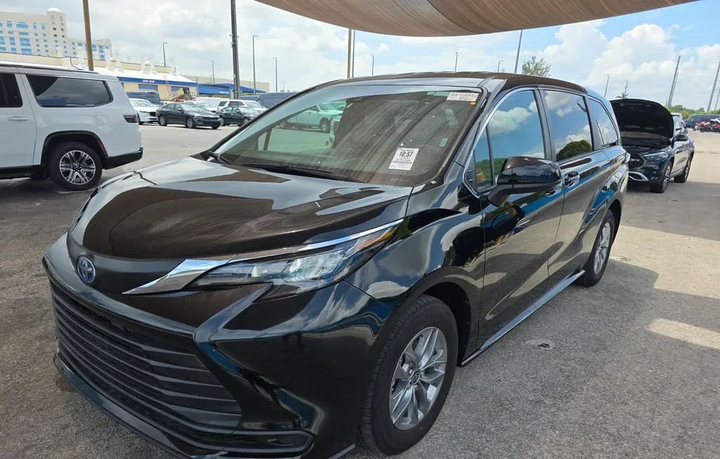 2025 TOYOTA SIENNA LE 8-PASSENGER 120.5" WB