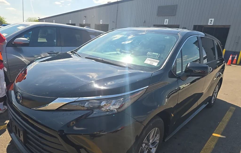 2025 TOYOTA SIENNA LE 8-PASSENGER 120.5" WB