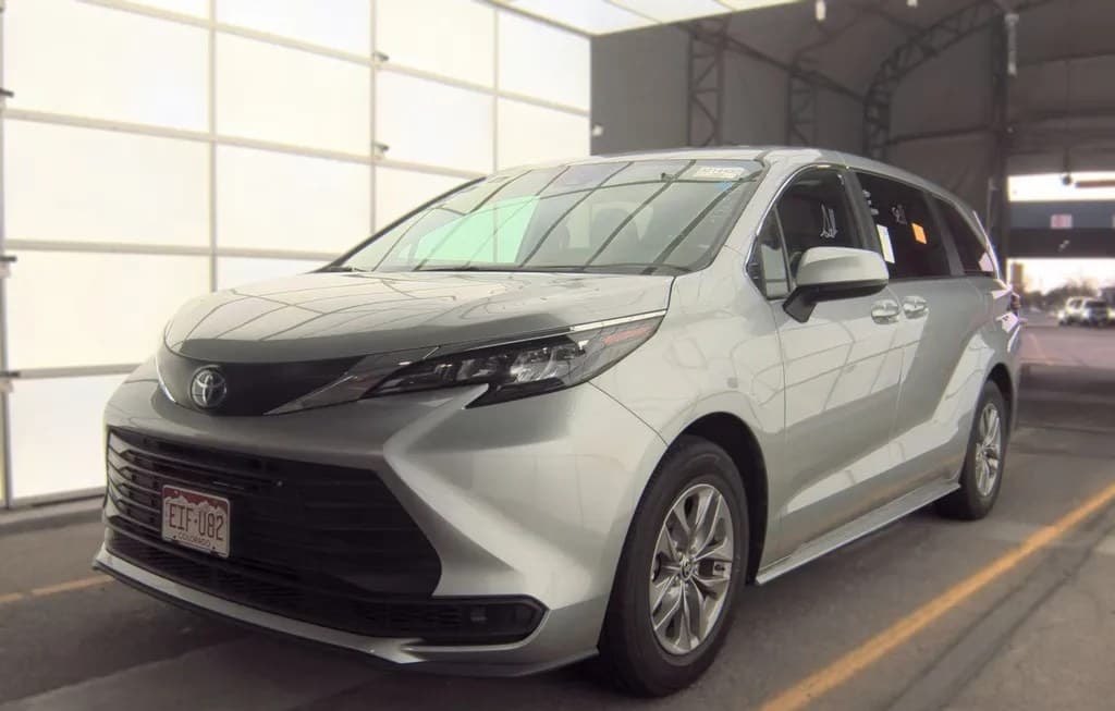 2025 TOYOTA SIENNA LE 8-PASSENGER 120.5" WB