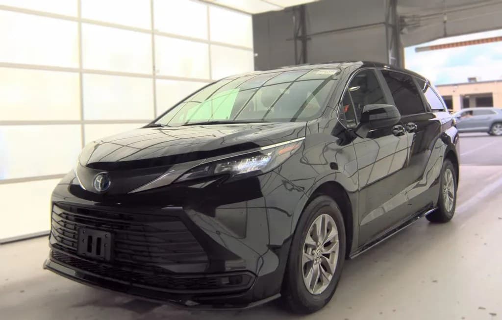 2025 TOYOTA SIENNA LE 8-PASSENGER 120.5" WB