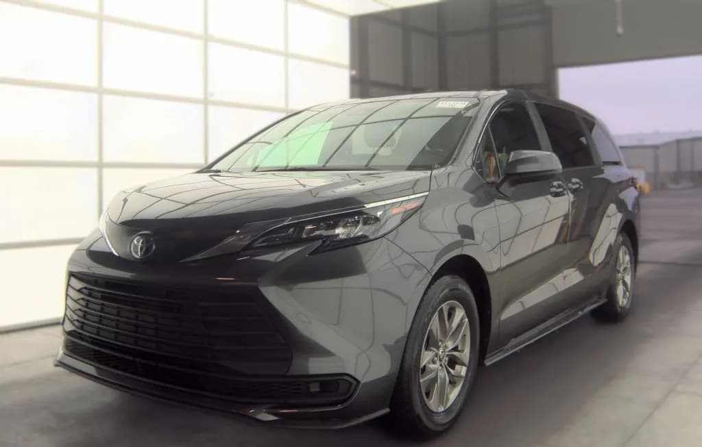 2025 TOYOTA SIENNA LE 8-PASSENGER 120.5" WB