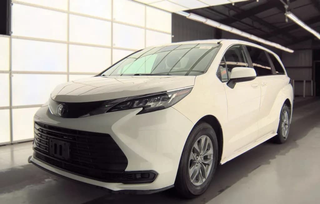 2022 TOYOTA SIENNA LE 8-PASSENGER 120.5" WB