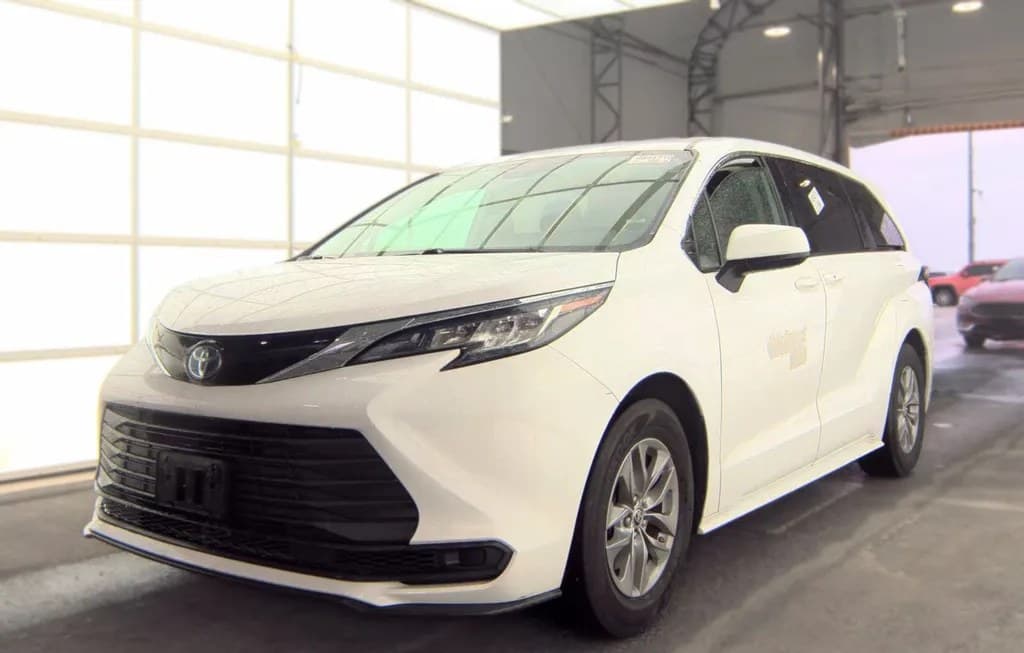 2022 TOYOTA SIENNA LE 8-PASSENGER 120.5" WB