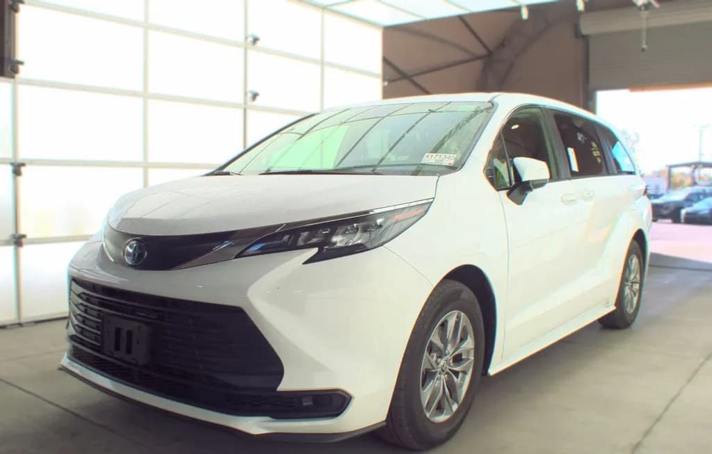 2025 TOYOTA SIENNA LE 8-PASSENGER 120.5" WB