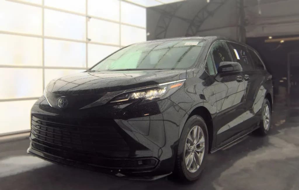 2025 TOYOTA SIENNA LE 8-PASSENGER 120.5" WB