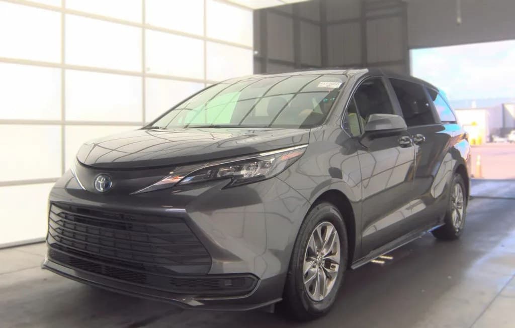 2025 TOYOTA SIENNA LE 8-PASSENGER 120.5" WB