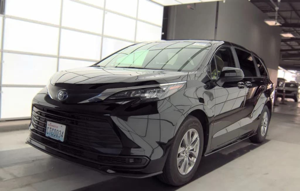 2025 TOYOTA SIENNA LE 8-PASSENGER 120.5" WB