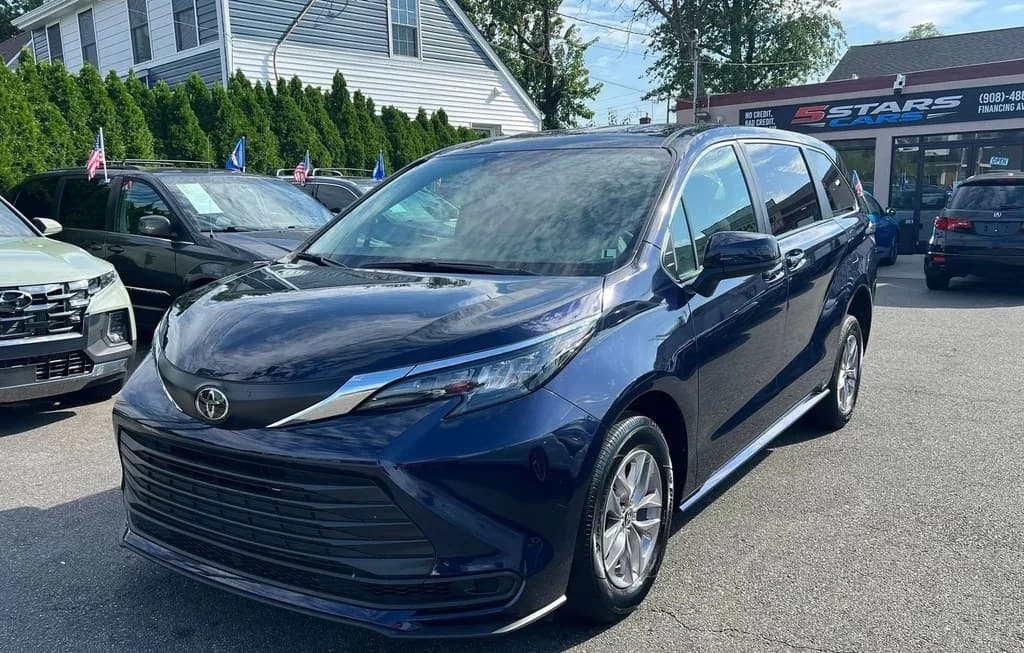 2026 TOYOTA SIENNA LE 8-PASSENGER 120.5" WB