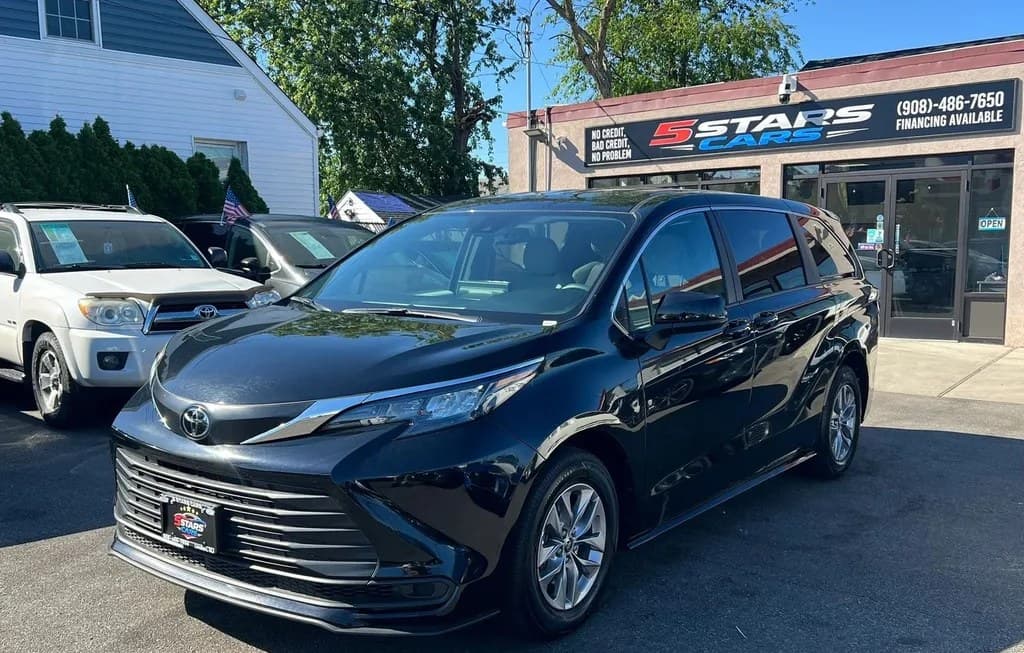 2026 TOYOTA SIENNA LE 8-PASSENGER 120.5" WB