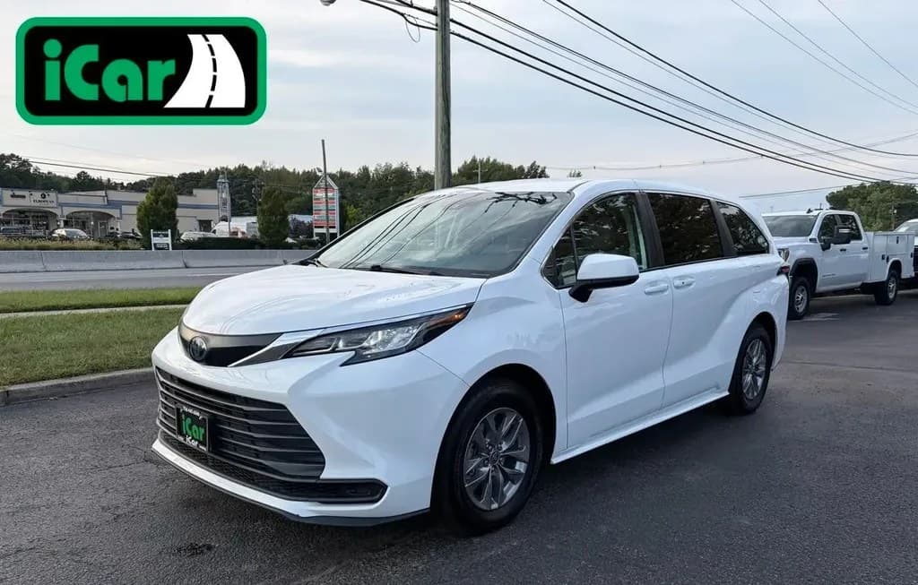 2022 TOYOTA SIENNA LE 8-PASSENGER 120.5" WB