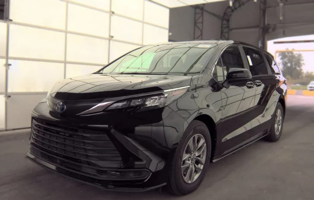 2025 TOYOTA SIENNA LE 8-PASSENGER 120.5" WB