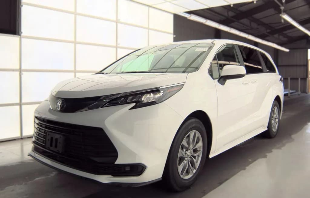 2025 TOYOTA SIENNA LE 8-PASSENGER 120.5" WB