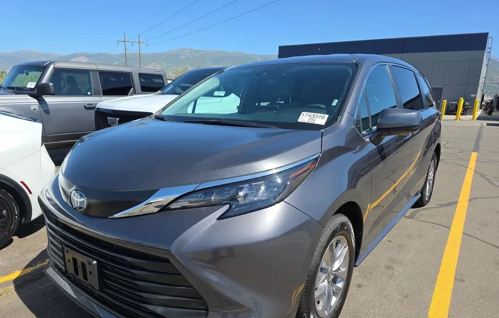 2025 TOYOTA SIENNA LE 8-PASSENGER 120.5" WB