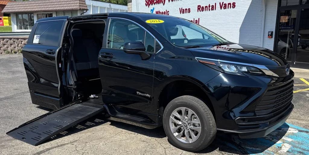 2024 TOYOTA SIENNA LE 8-PASSENGER 120.5" WB