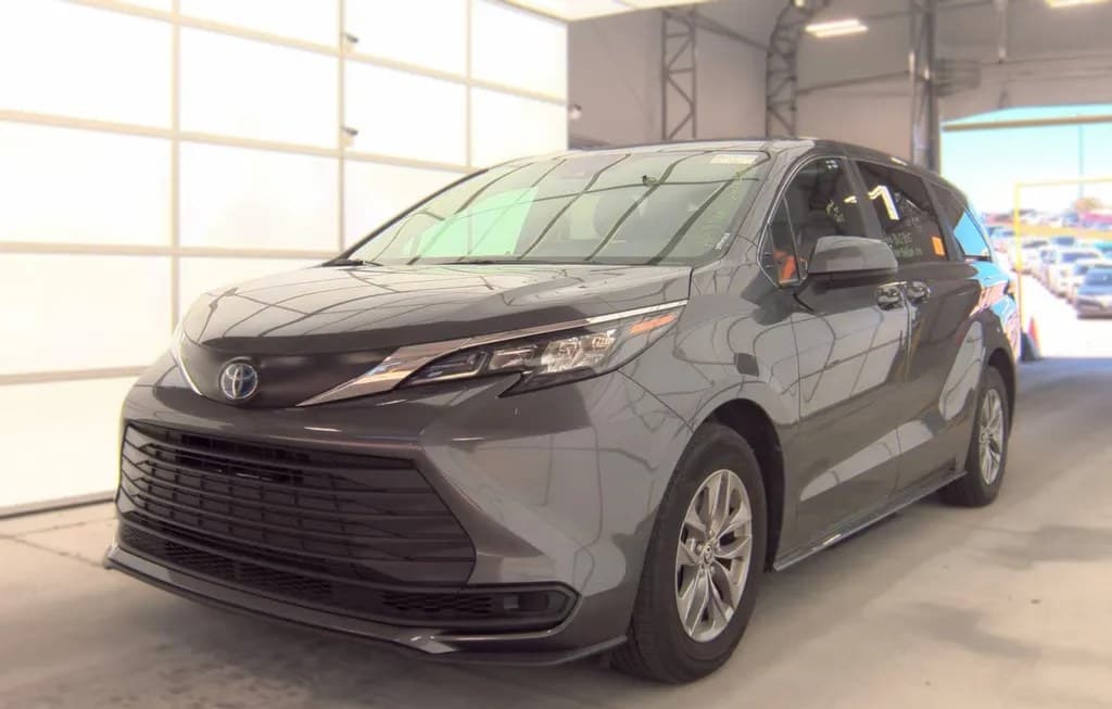2025 TOYOTA SIENNA LE 8-PASSENGER 120.5" WB