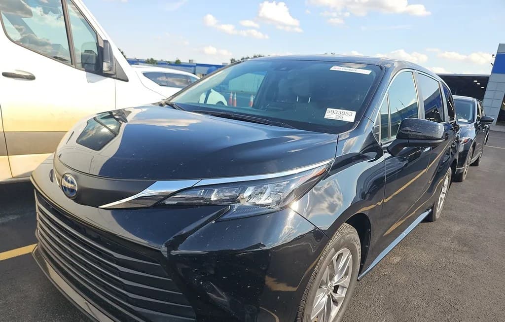 2025 TOYOTA SIENNA LE 8-PASSENGER 120.5" WB