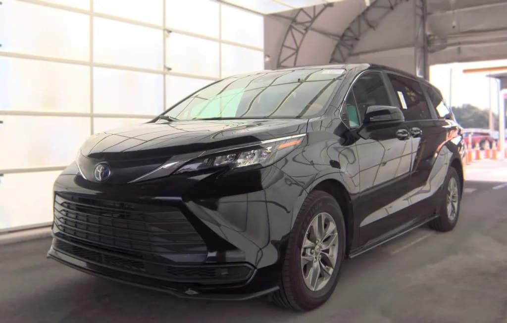 2025 TOYOTA SIENNA LE 8-PASSENGER 120.5" WB