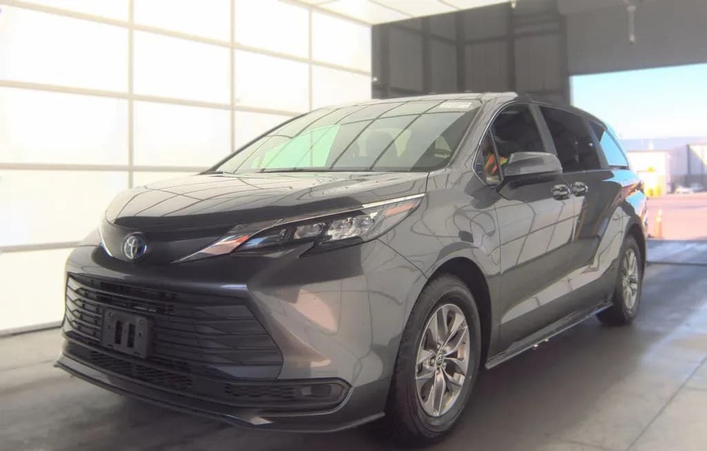 2025 TOYOTA SIENNA LE 8-PASSENGER 120.5" WB