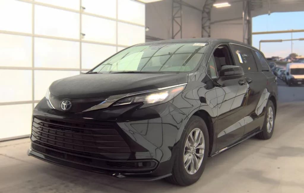 2025 TOYOTA SIENNA LE 8-PASSENGER 120.5" WB