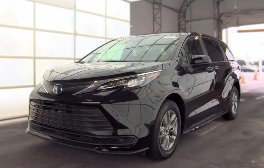 2025 TOYOTA SIENNA LE 8-PASSENGER 120.5" WB