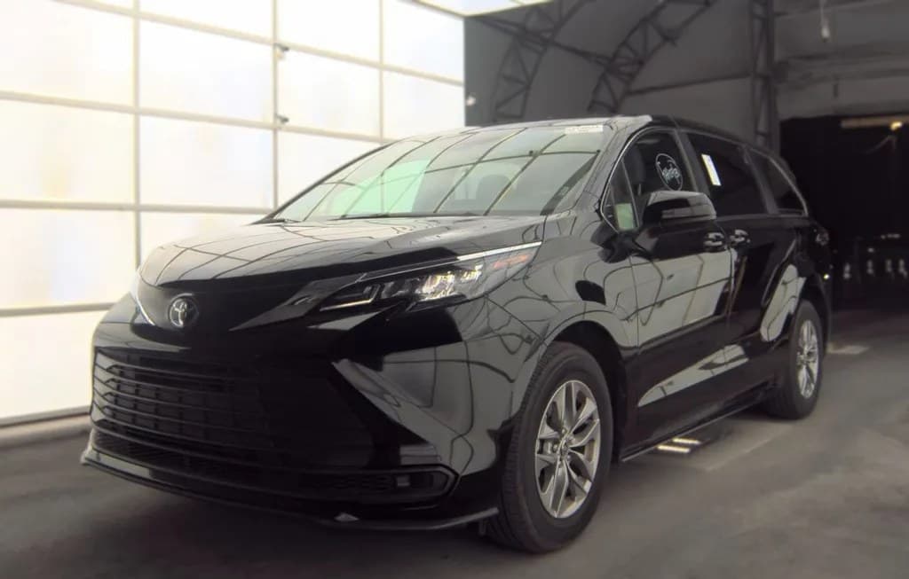 2025 TOYOTA SIENNA LE 8-PASSENGER 120.5" WB