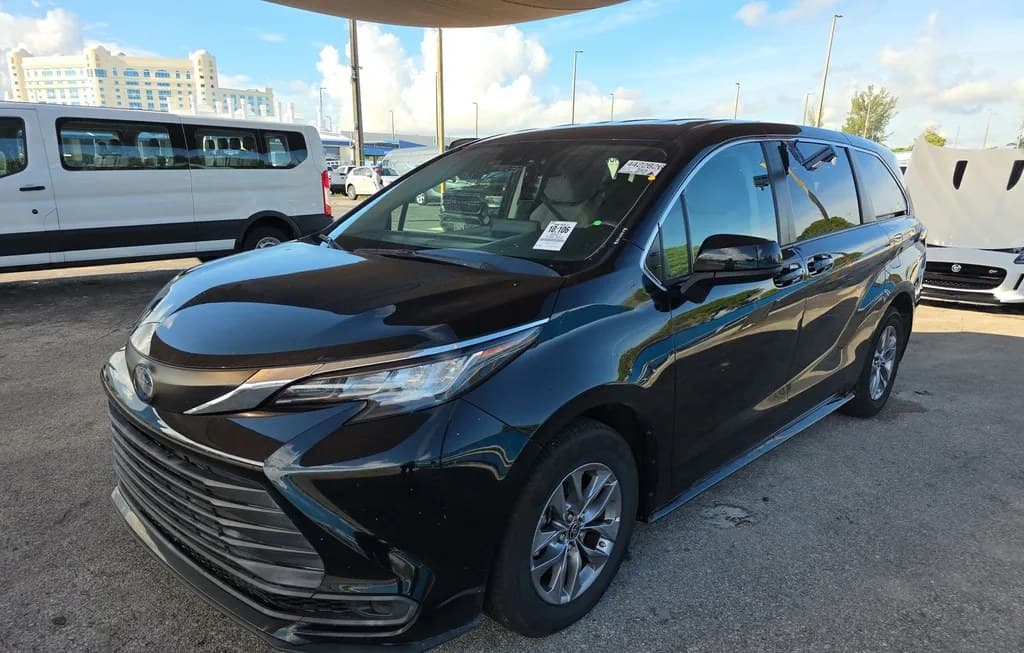 2021 TOYOTA SIENNA LE 8-PASSENGER 120.5" WB
