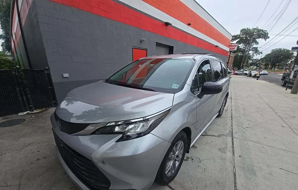 2022 TOYOTA SIENNA LE 8-PASSENGER 120.5" WB