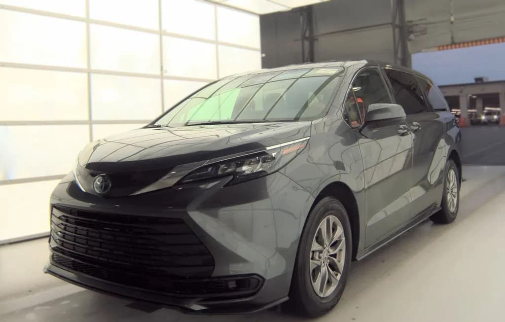2025 TOYOTA SIENNA LE 8-PASSENGER 120.5" WB
