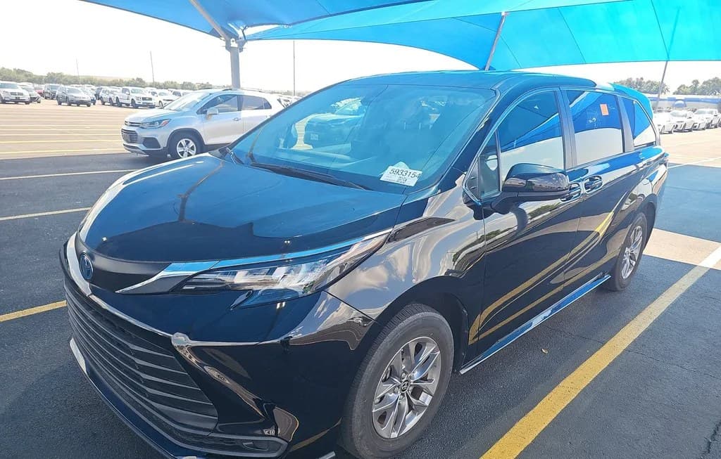 2025 TOYOTA SIENNA LE 8-PASSENGER 120.5" WB