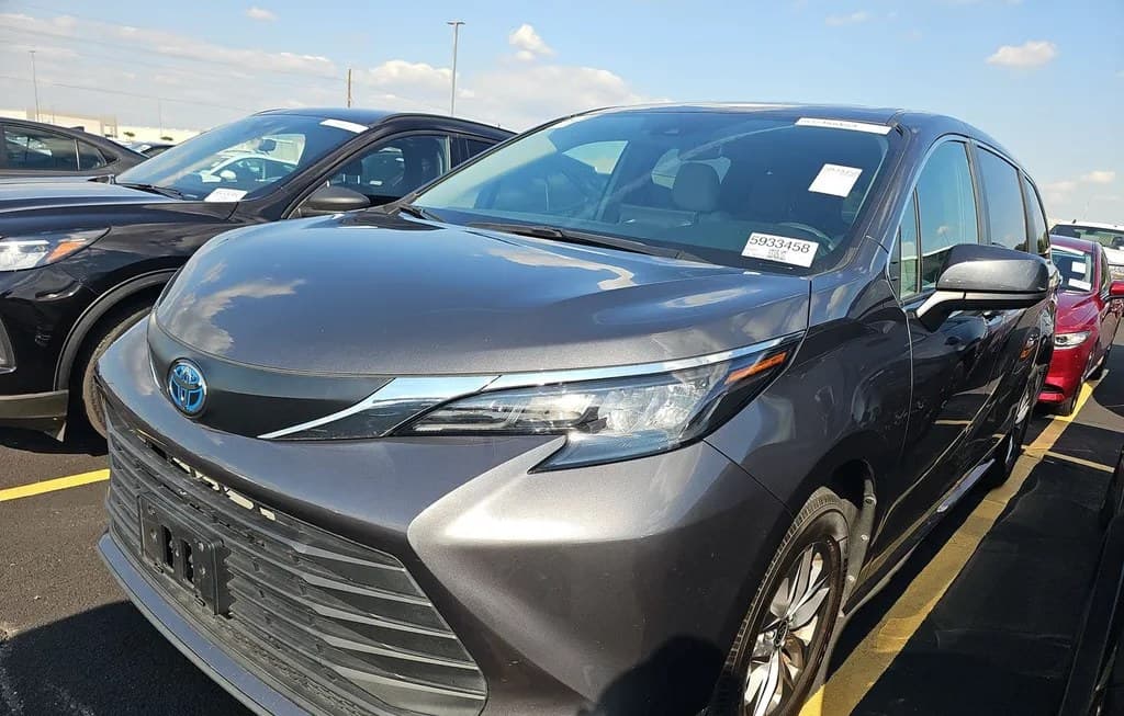 2025 TOYOTA SIENNA LE 8-PASSENGER 120.5" WB