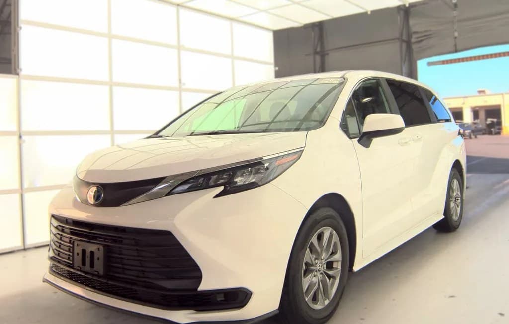 2025 TOYOTA SIENNA LE 8-PASSENGER 120.5" WB