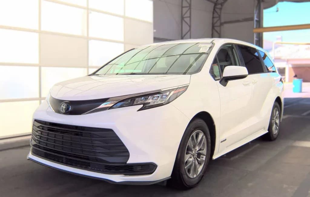 2021 TOYOTA SIENNA LE 8-PASSENGER 120.5" WB