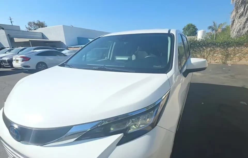 2023 TOYOTA SIENNA LE 8-PASSENGER 120.5" WB
