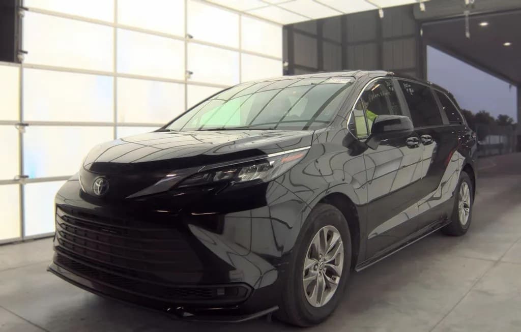 2024 TOYOTA SIENNA LE 8-PASSENGER 120.5" WB