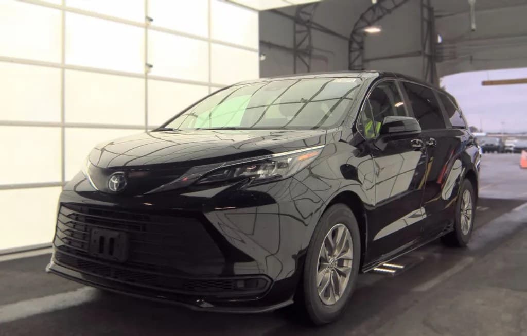 2024 TOYOTA SIENNA LE 8-PASSENGER 120.5" WB