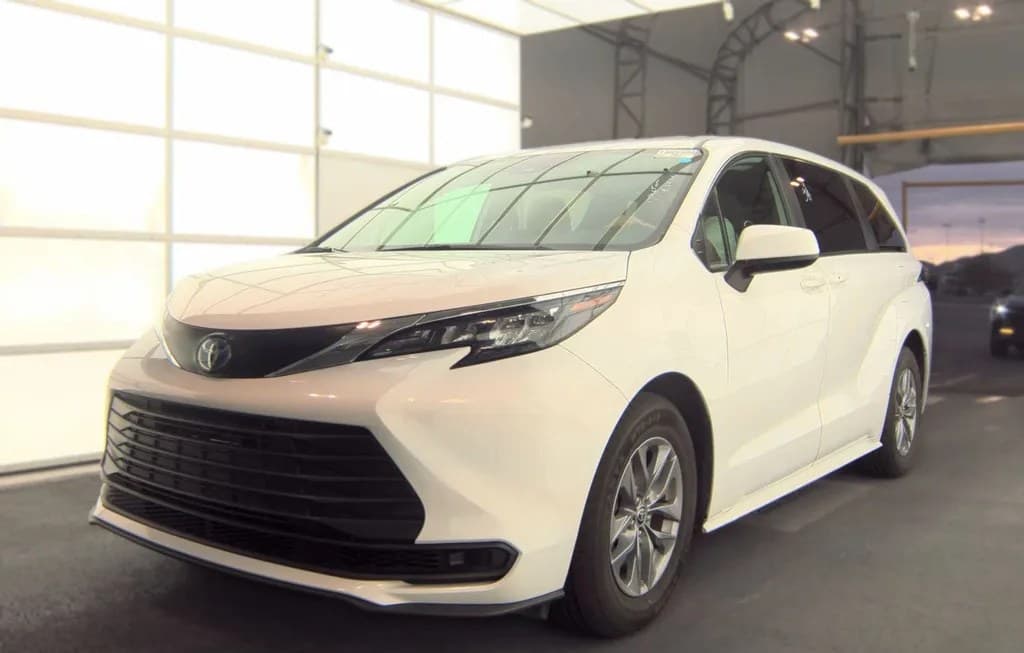 2025 TOYOTA SIENNA LE 8-PASSENGER 120.5" WB