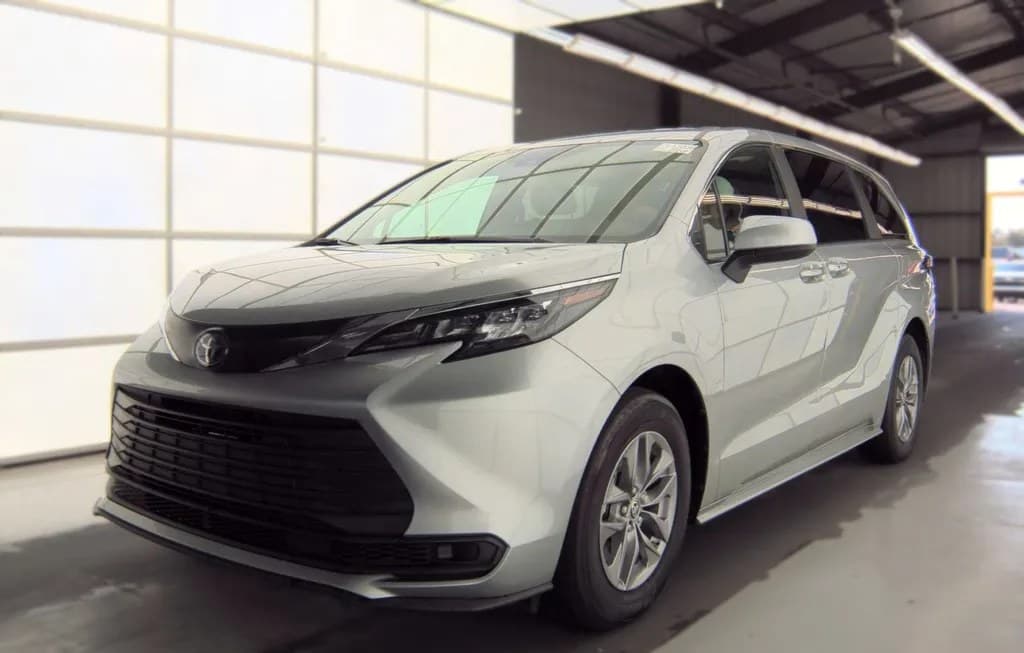 2025 TOYOTA SIENNA LE 8-PASSENGER 120.5" WB