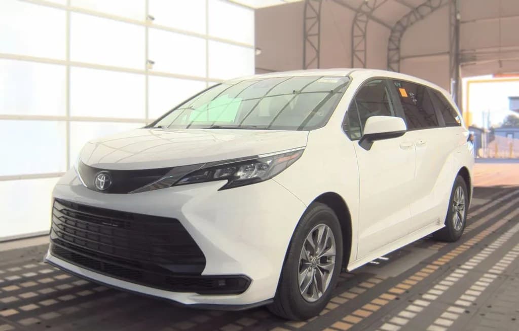 2025 TOYOTA SIENNA LE 8-PASSENGER 120.5" WB