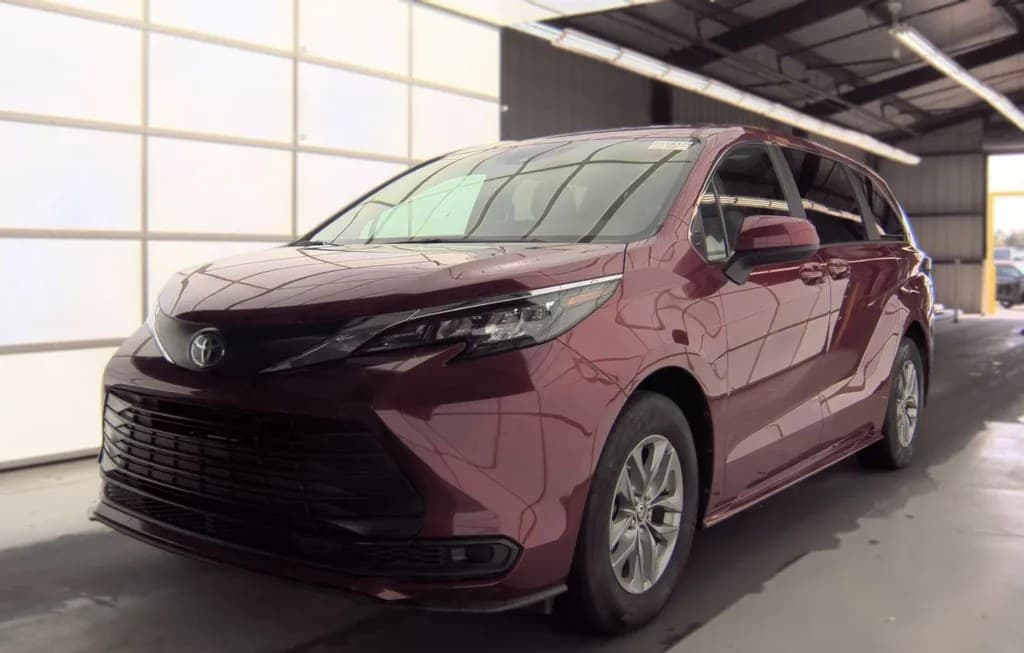 2025 TOYOTA SIENNA LE 8-PASSENGER 120.5" WB