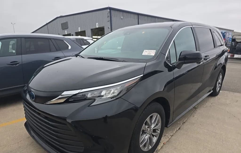 2025 TOYOTA SIENNA LE 8-PASSENGER 120.5" WB