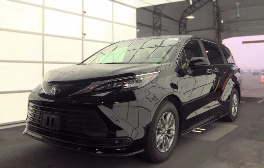 2025 TOYOTA SIENNA LE 8-PASSENGER 120.5" WB