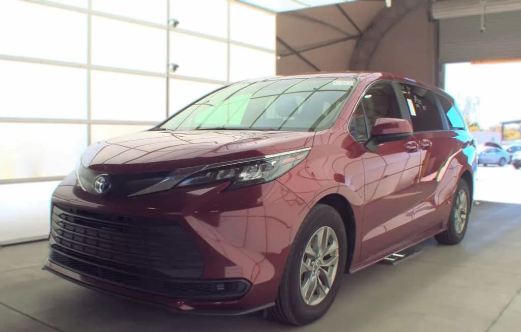 2025 TOYOTA SIENNA LE 8-PASSENGER 120.5" WB