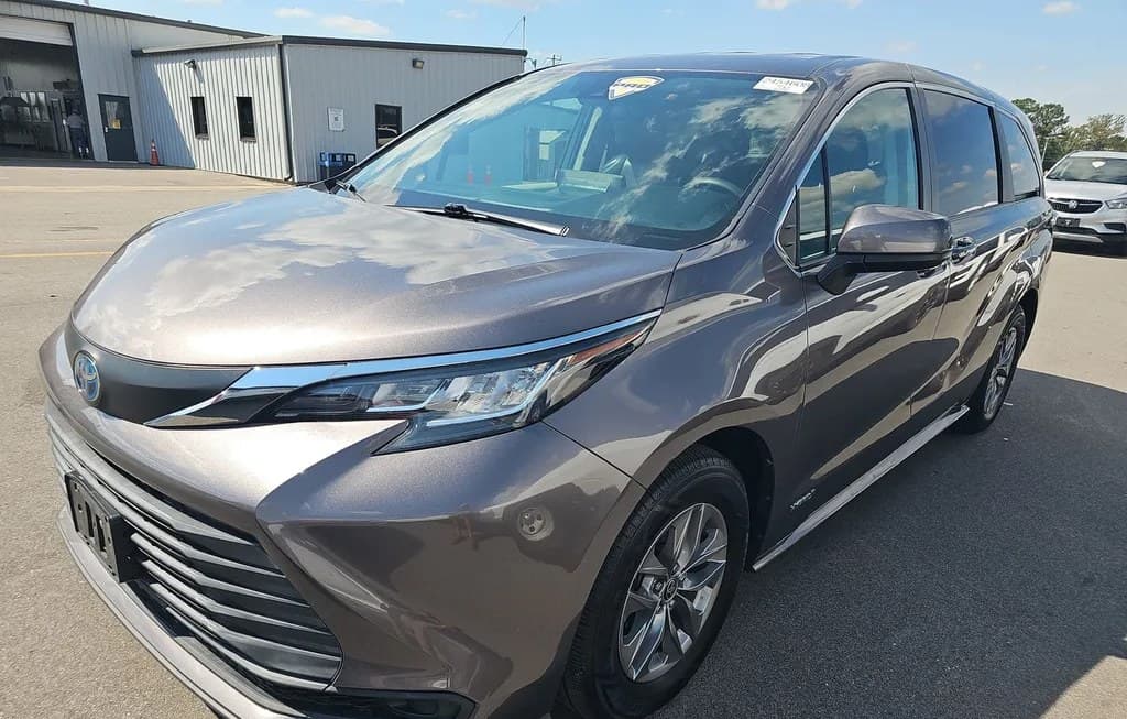 2021 TOYOTA SIENNA LE 8-PASSENGER 120.5" WB
