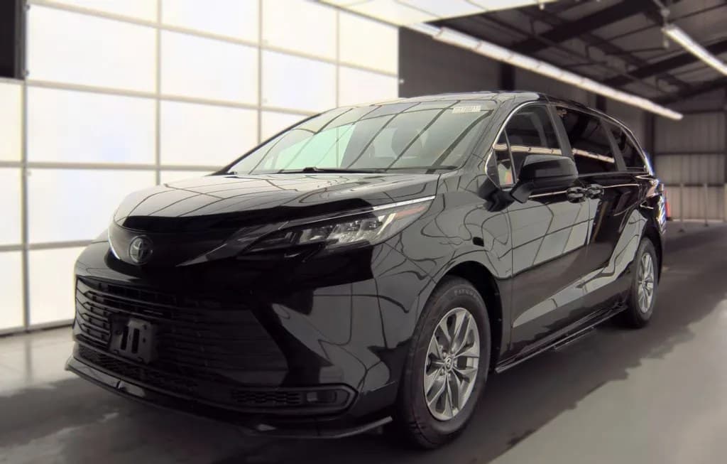 2023 TOYOTA SIENNA LE 8-PASSENGER 120.5" WB