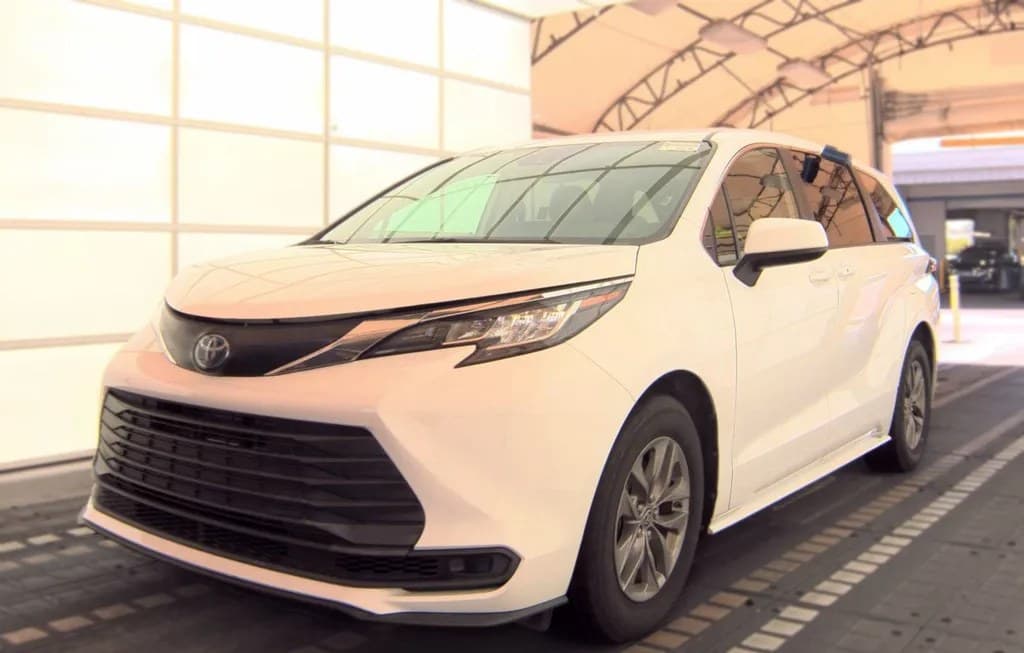 2023 TOYOTA SIENNA LE 8-PASSENGER 120.5" WB