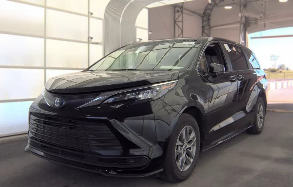 2025 TOYOTA SIENNA LE 8-PASSENGER 120.5" WB