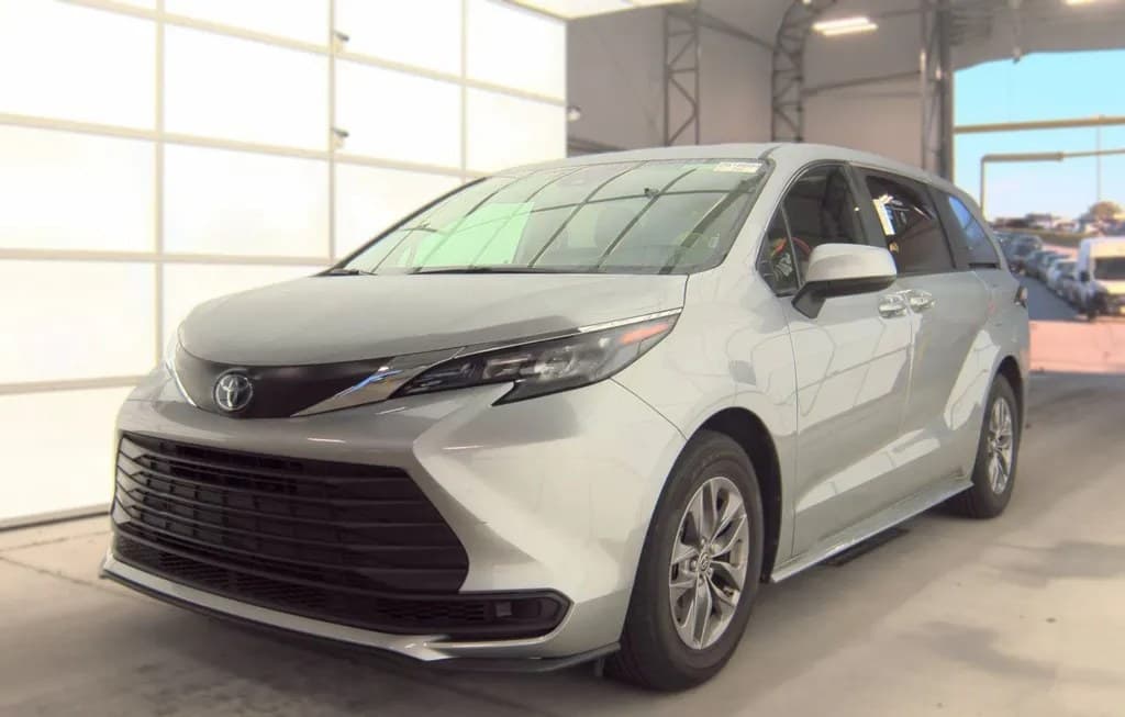 2025 TOYOTA SIENNA LE 8-PASSENGER 120.5" WB