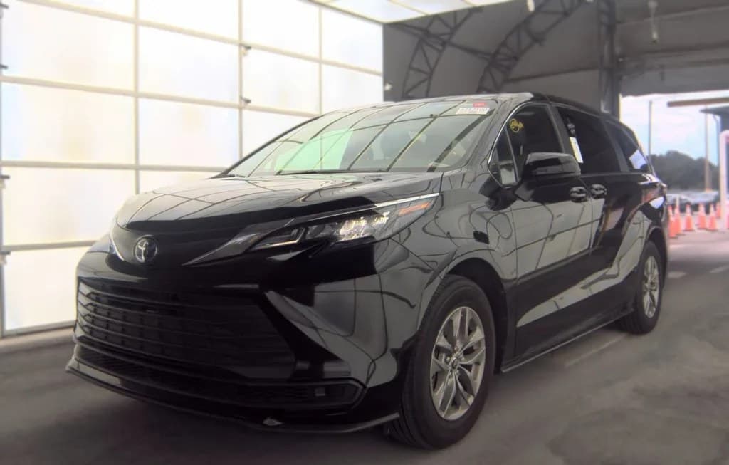 2025 TOYOTA SIENNA LE 8-PASSENGER 120.5" WB